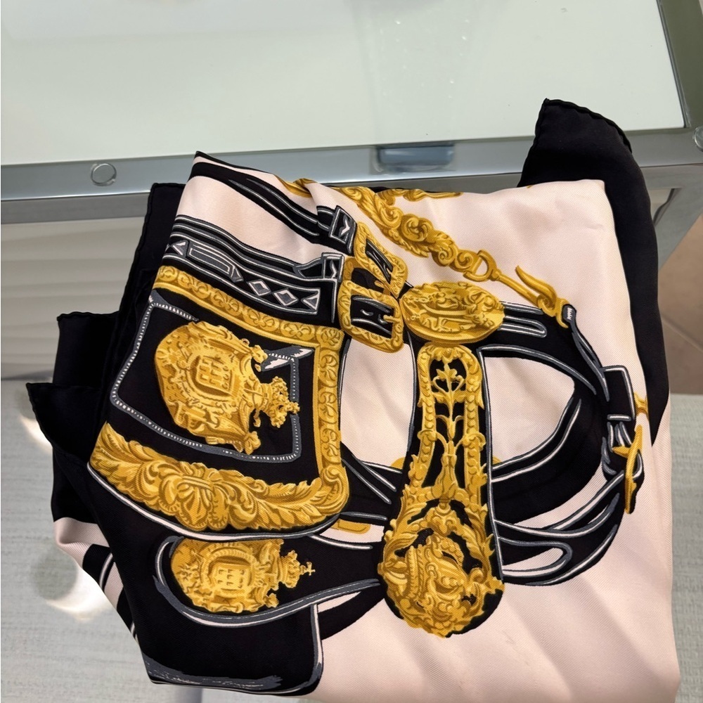 Authentic Hermès Carré 90 Silk Scarf - Picture 5 of 9